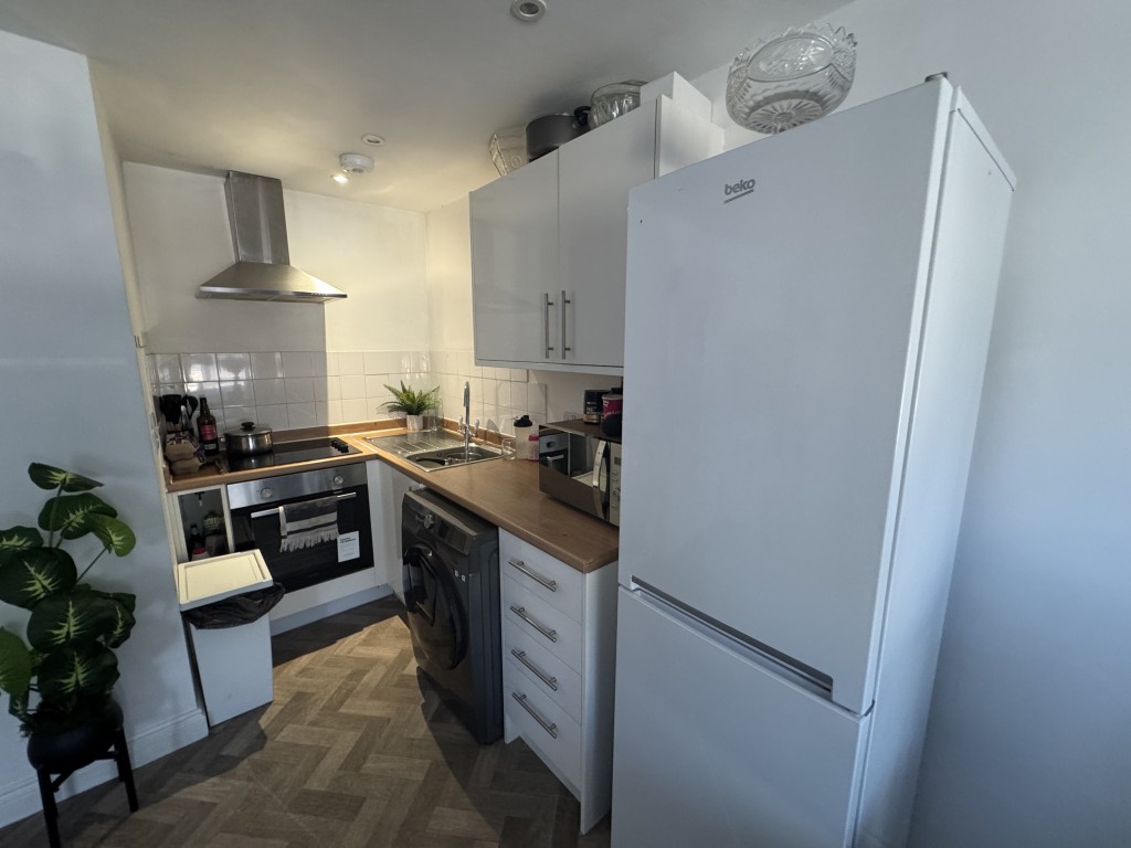 Lot: 63 - RESIDENTIAL INVESTMENT IN POPULAR LOCATION - Kitchen